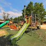 פארק נופש Pine Beach Mobile Homes All Inclusive פאקוסטאן