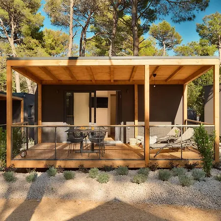 Village de vacances Pine Mobile Homes *