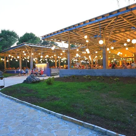 Pine Glamping Homes Parque de vacaciones *
