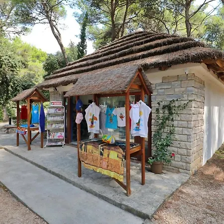 Pine Glamping Homes Feriepark Pakoštane