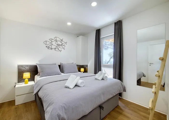 Pine Glamping Homes *