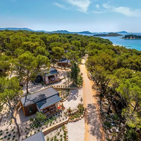 Pine Glamping Homes باكوشتاني