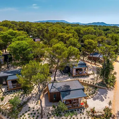 Prázdninový areál Pine Glamping Homes