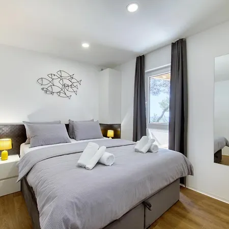 Pine Glamping Homes *