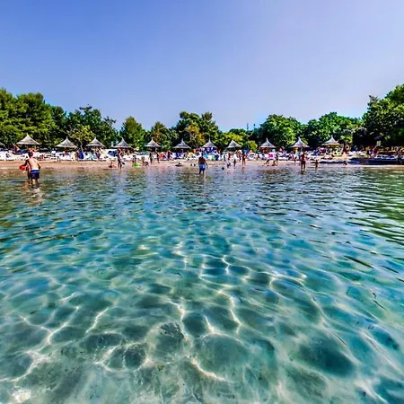 Pine Glamping Homes Park za odmor Pakostane