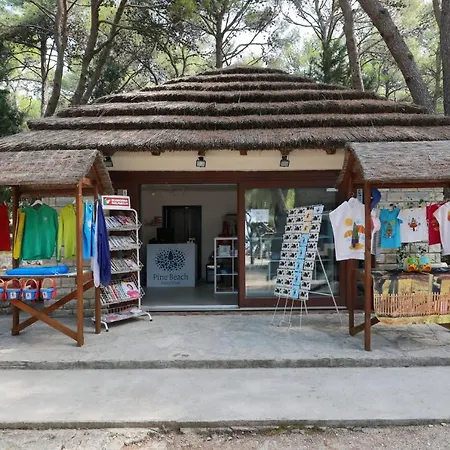 Pine Glamping Homes *