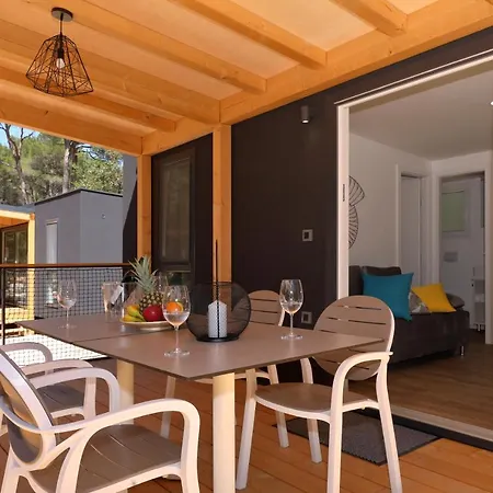 Pine Glamping Homes منتزه العطل *