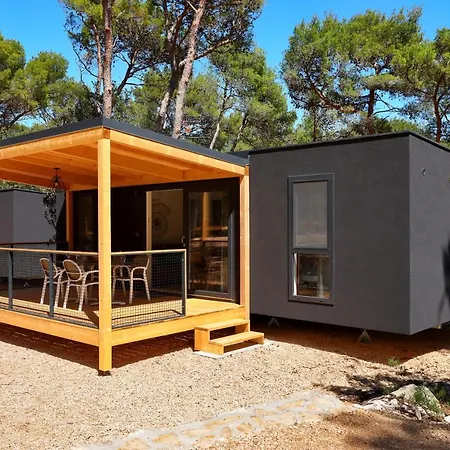 Pine Glamping Homes منتزه العطل *