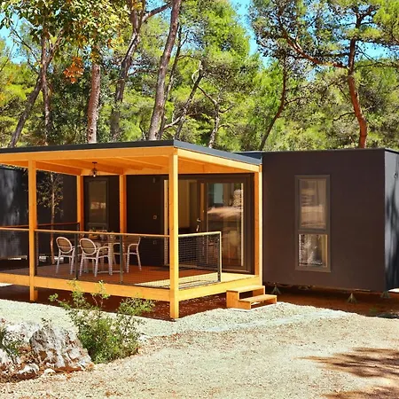 Pine Glamping Homes * باكوشتاني