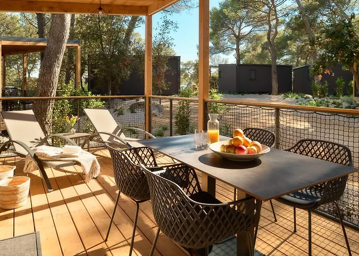 Pine Glamping Homes *