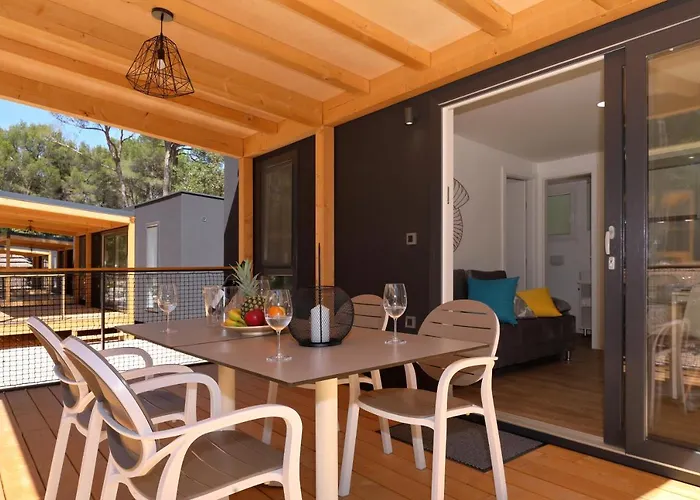 Pine Beach Pakostane Mobile Homes Parque de vacaciones *